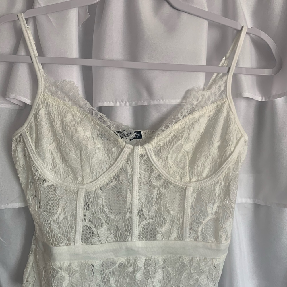 NWOT LACE BODYSUIT